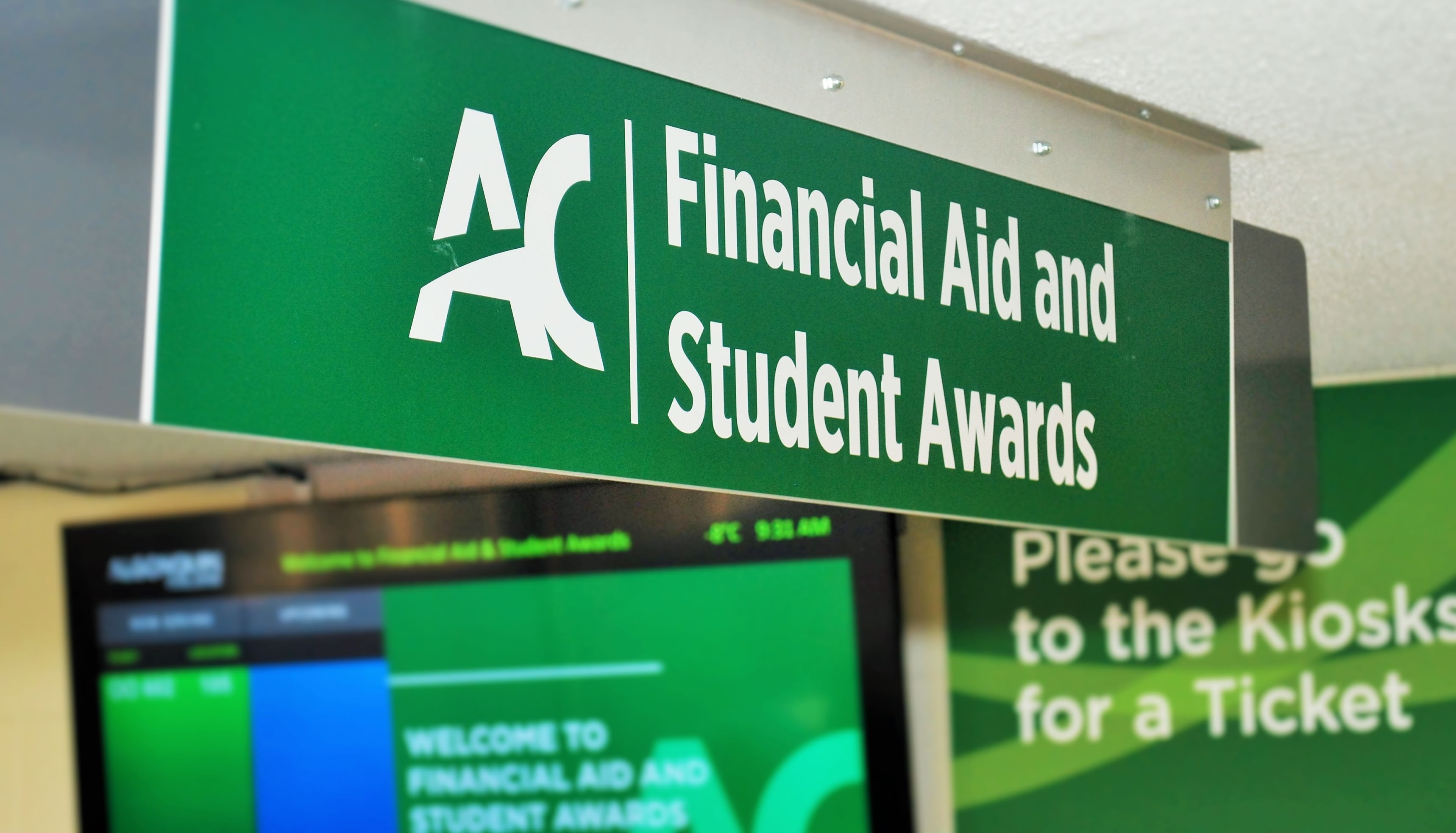 Financial Aid & Student Awards Financial Aid & Student Awards