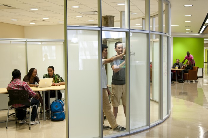 Image of students working collaboratively at Algonquin College