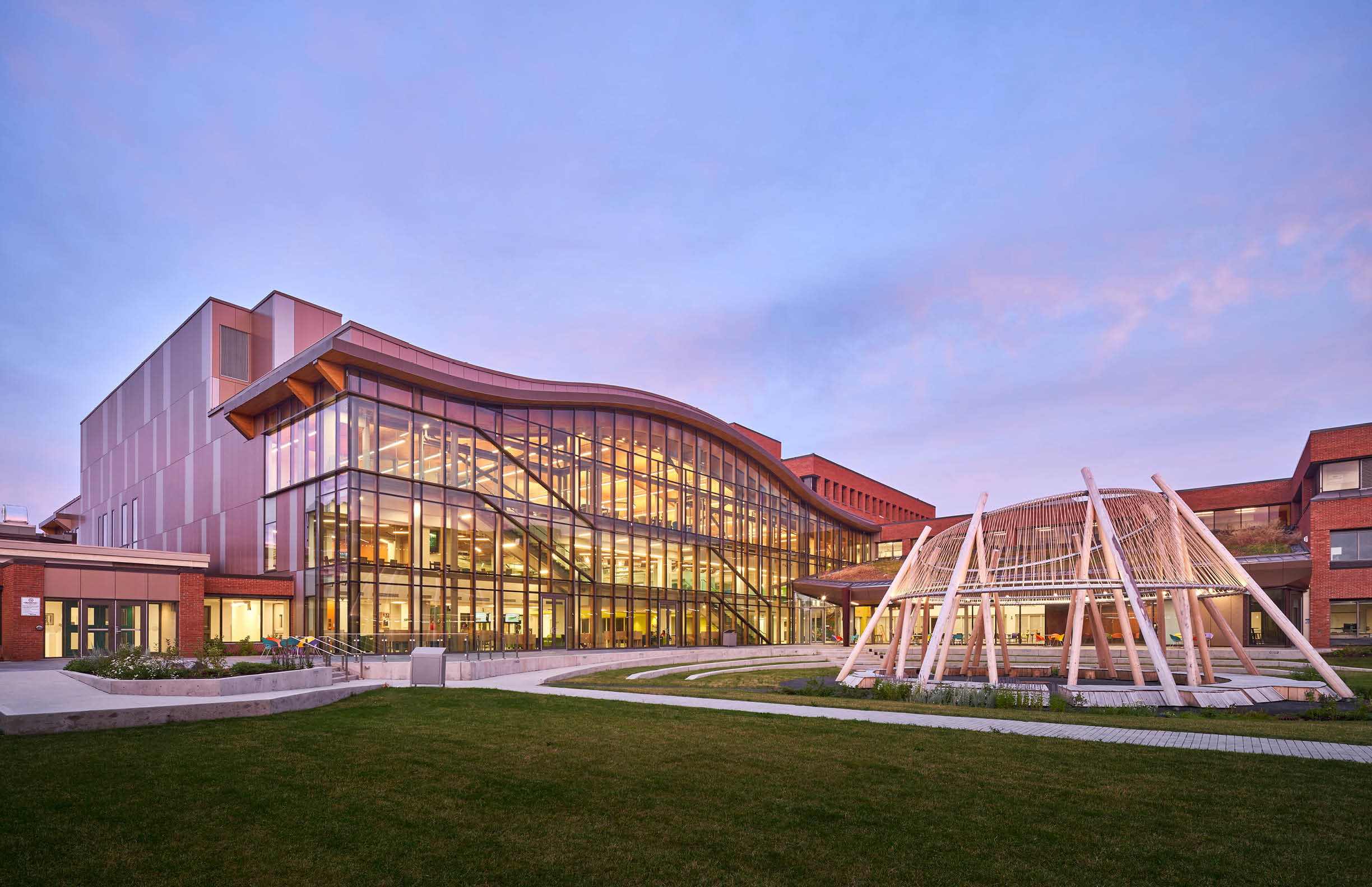 Photo of the Ishkodewan Courtyard at the Ottawa Campus