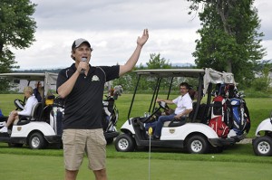 Jason Blaine thanks golfers at his first annual golf classic tournament_72